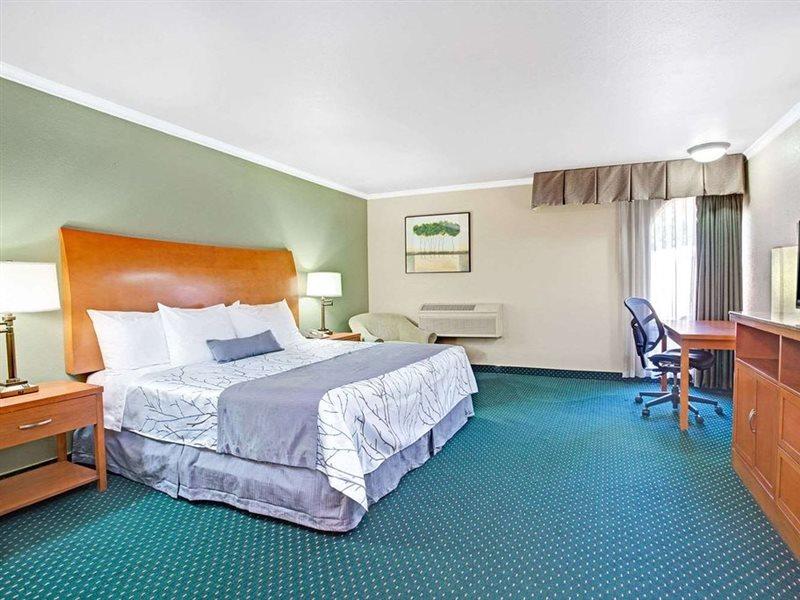 Days Inn By Wyndham San Jose Convention Center Екстер'єр фото