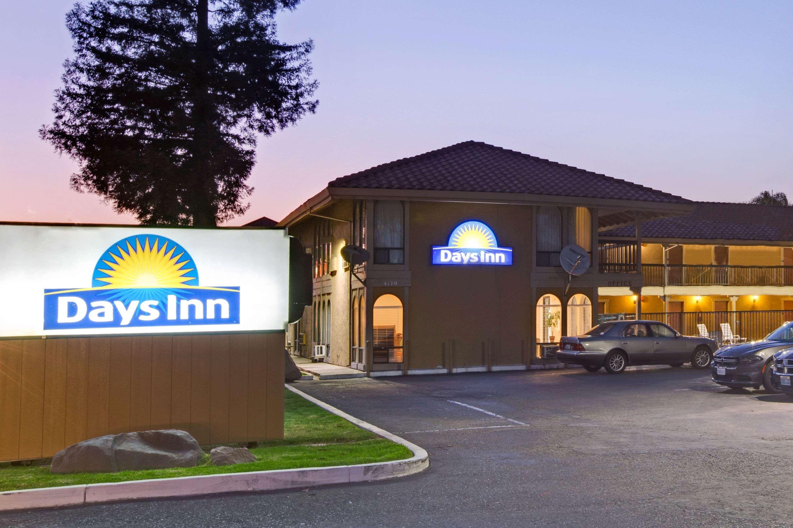 Days Inn By Wyndham San Jose Convention Center Екстер'єр фото