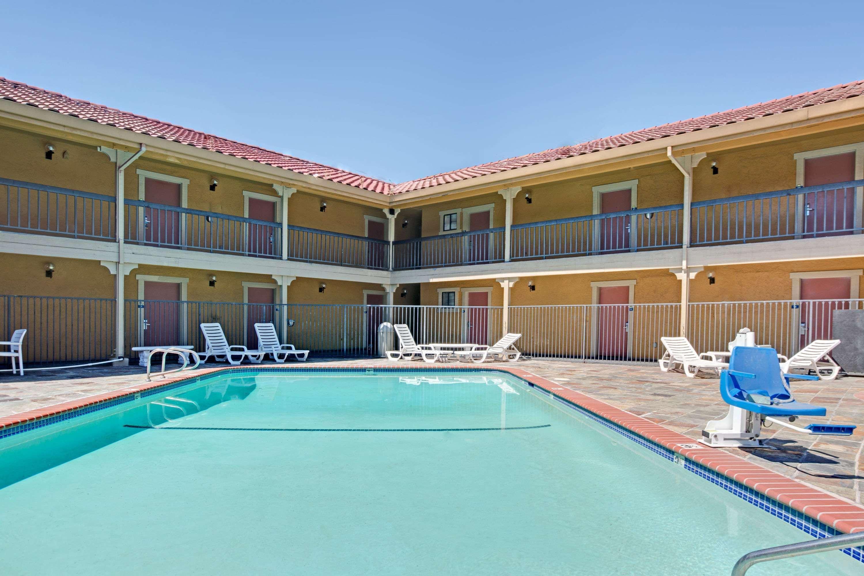 Days Inn By Wyndham San Jose Convention Center Екстер'єр фото