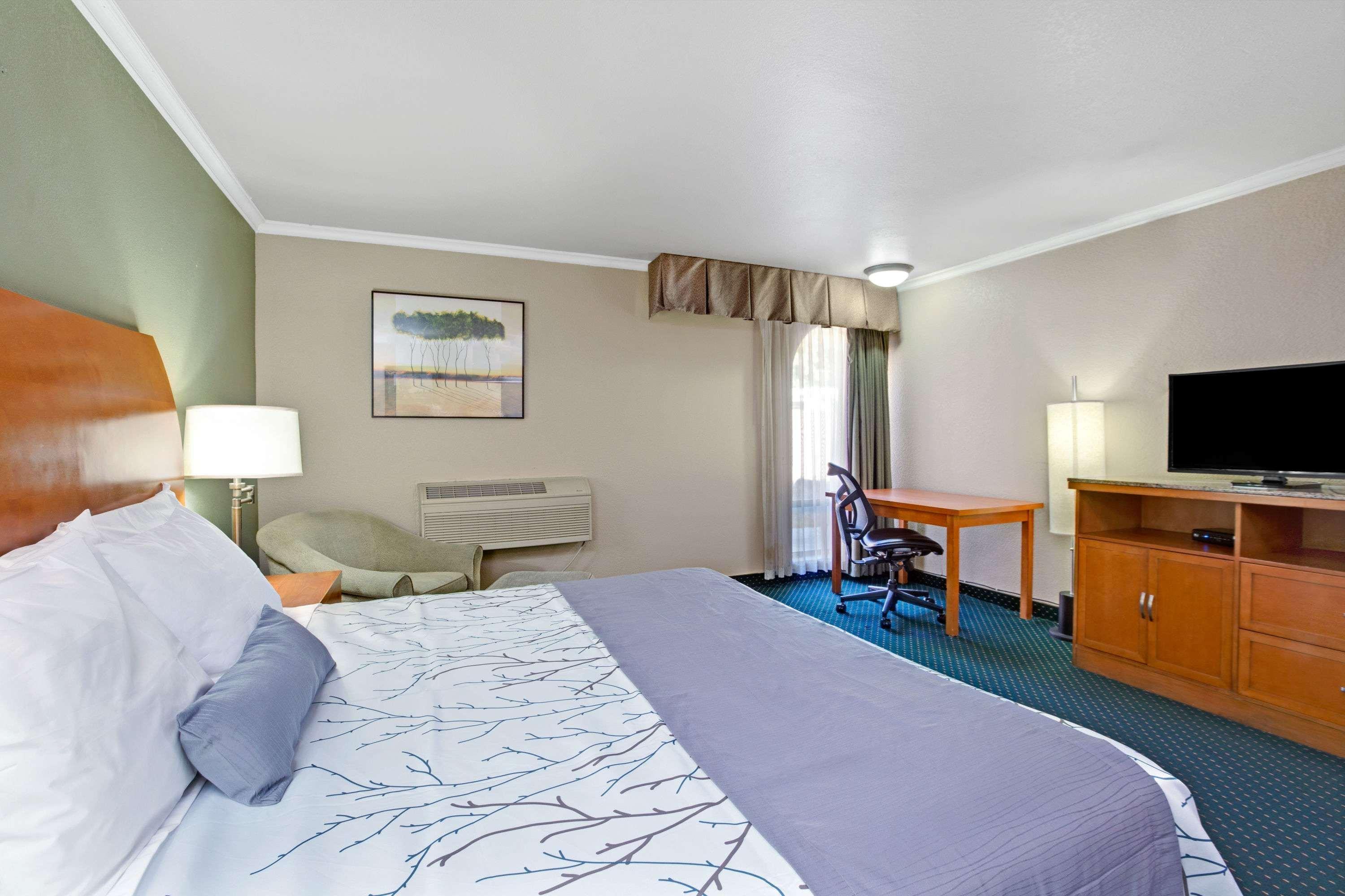 Days Inn By Wyndham San Jose Convention Center Екстер'єр фото