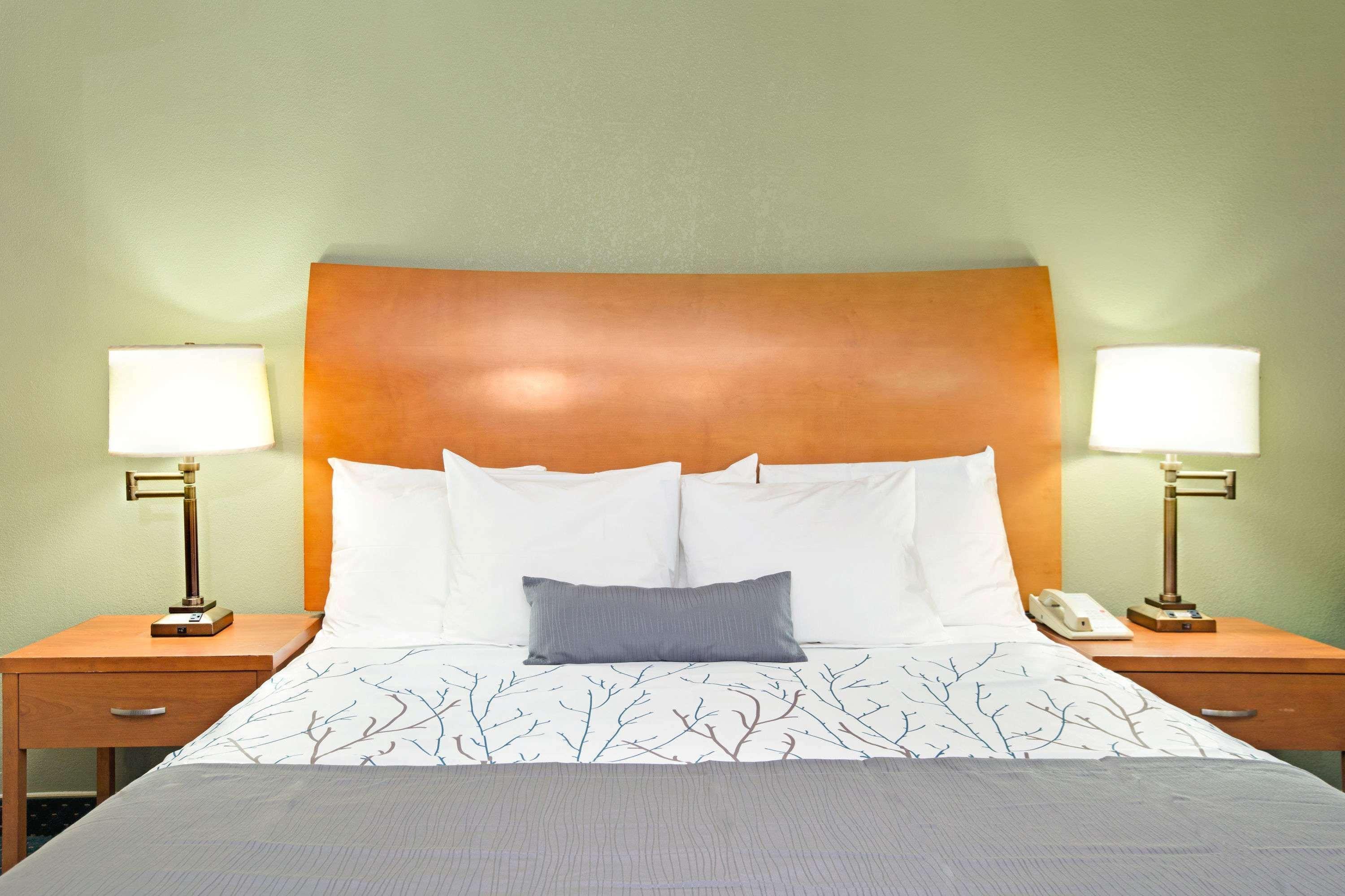 Days Inn By Wyndham San Jose Convention Center Екстер'єр фото