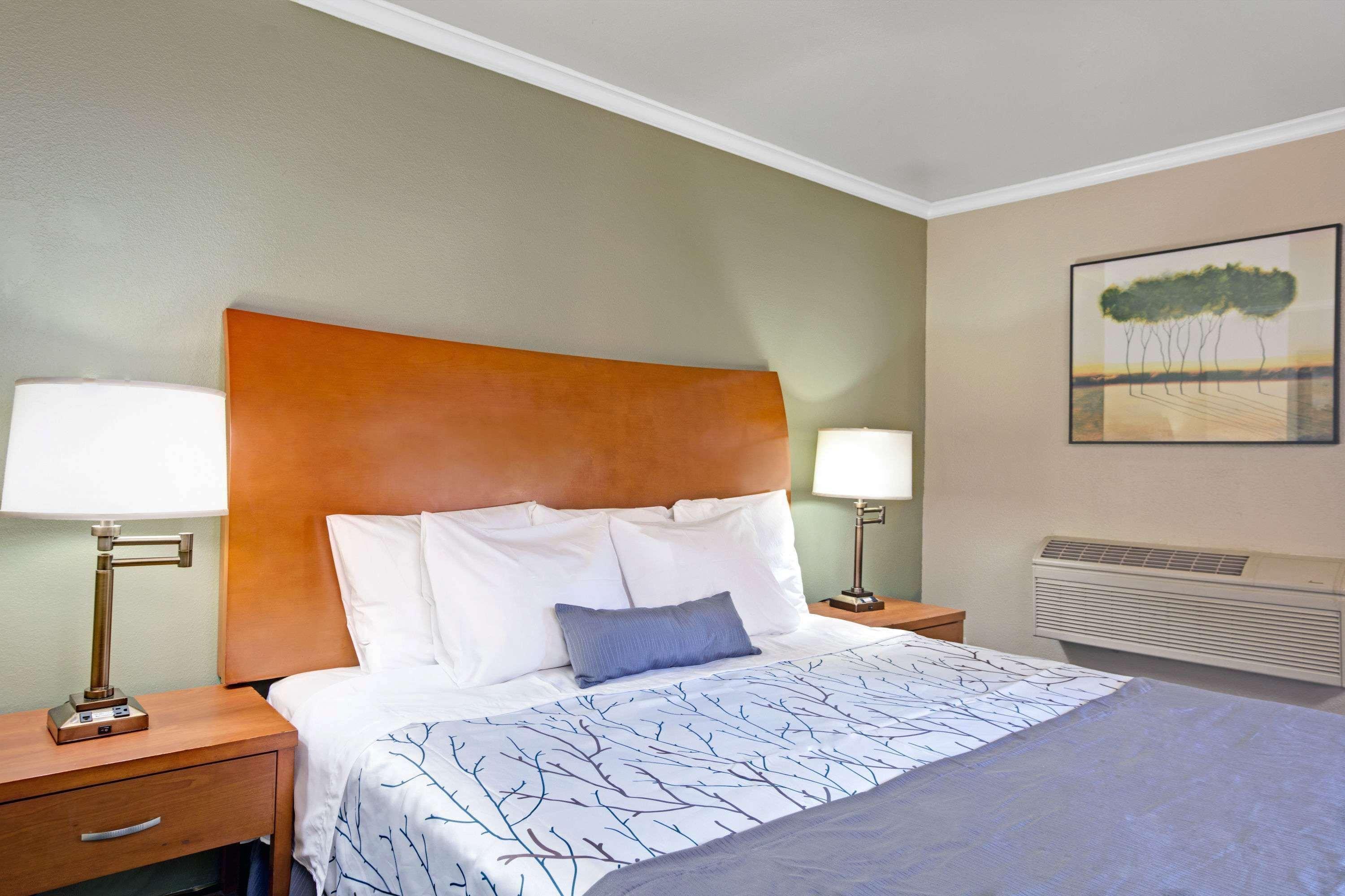 Days Inn By Wyndham San Jose Convention Center Екстер'єр фото