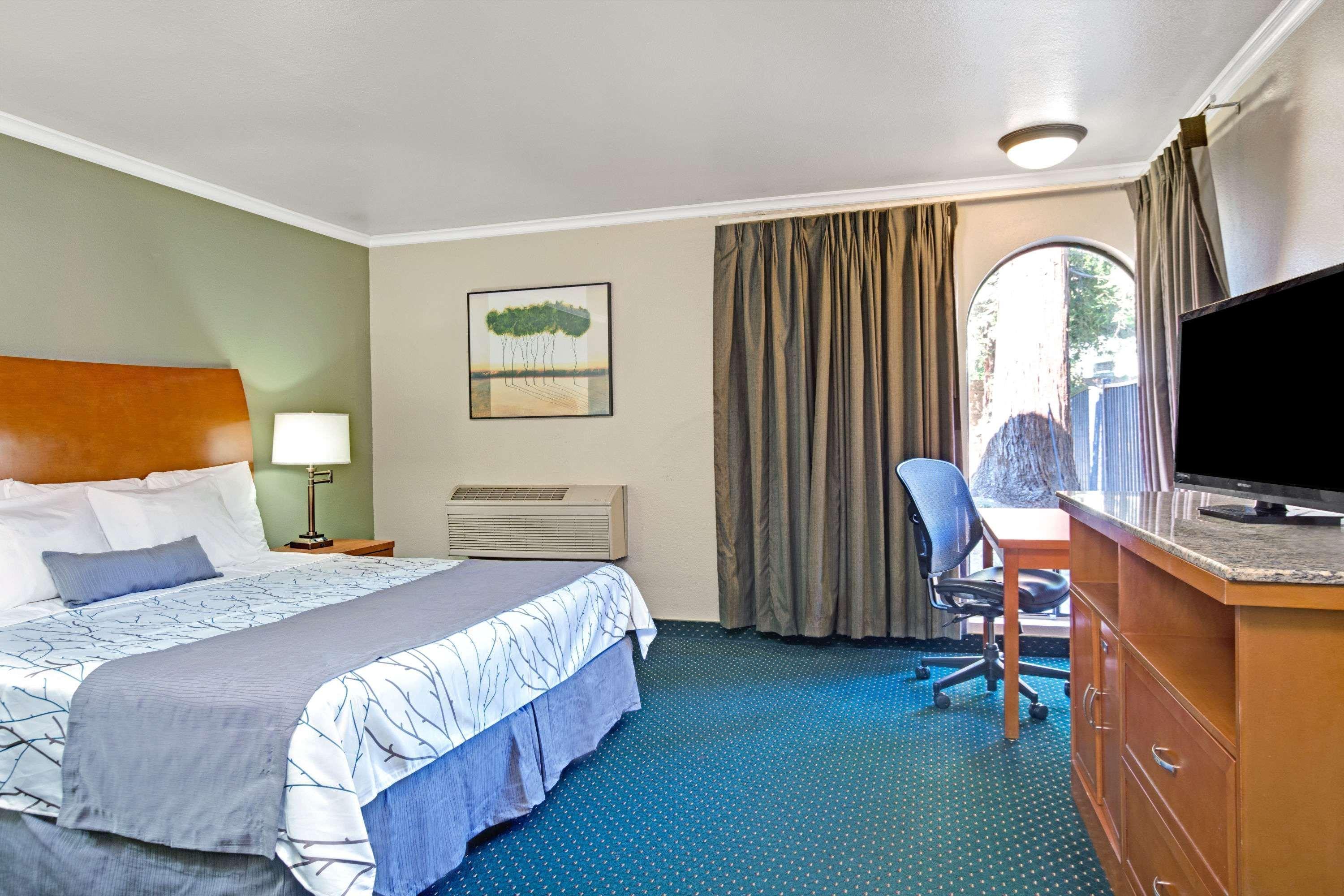 Days Inn By Wyndham San Jose Convention Center Екстер'єр фото