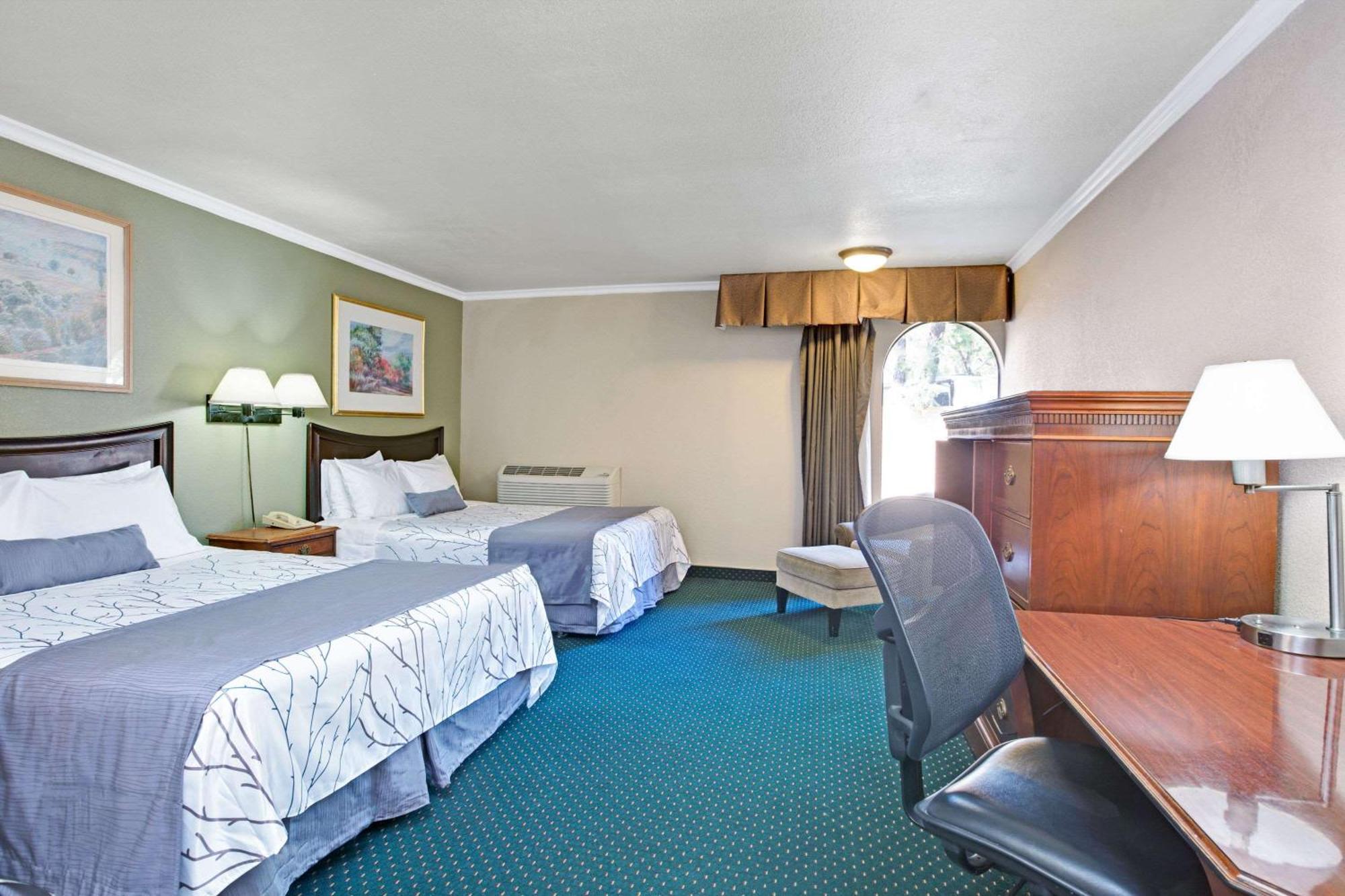 Days Inn By Wyndham San Jose Convention Center Екстер'єр фото