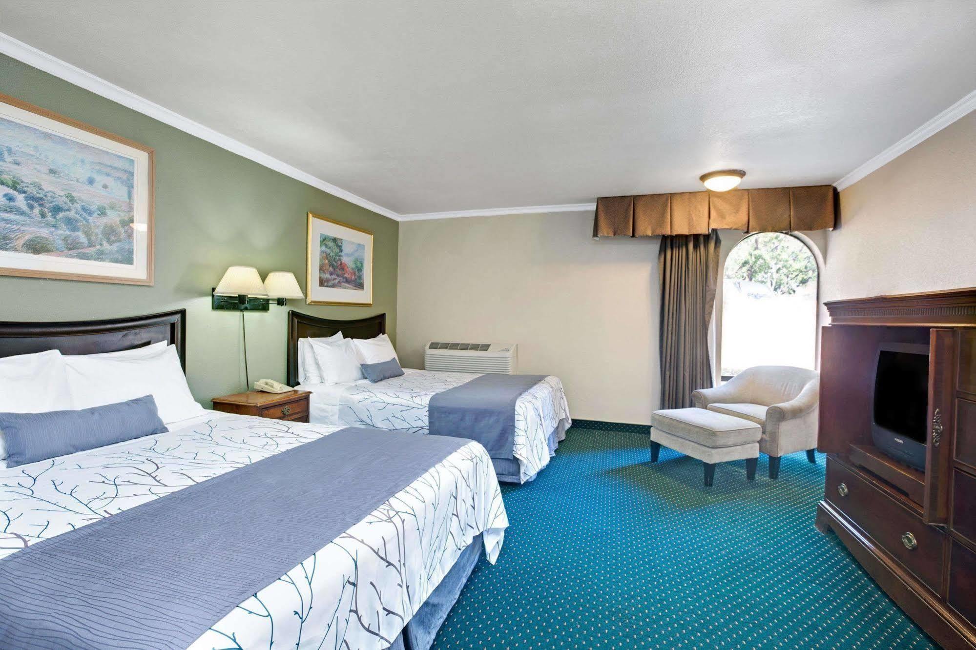 Days Inn By Wyndham San Jose Convention Center Екстер'єр фото
